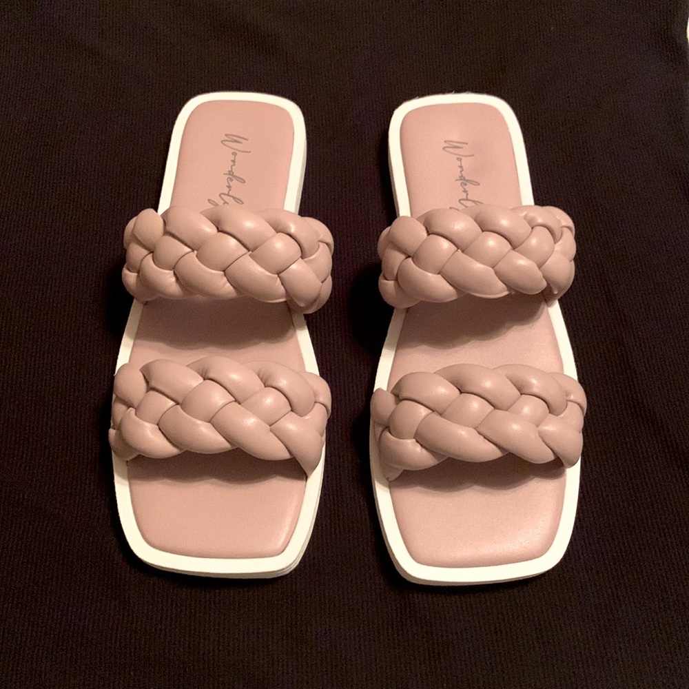 NWOT light dusty pinkish color, size 8 1/2